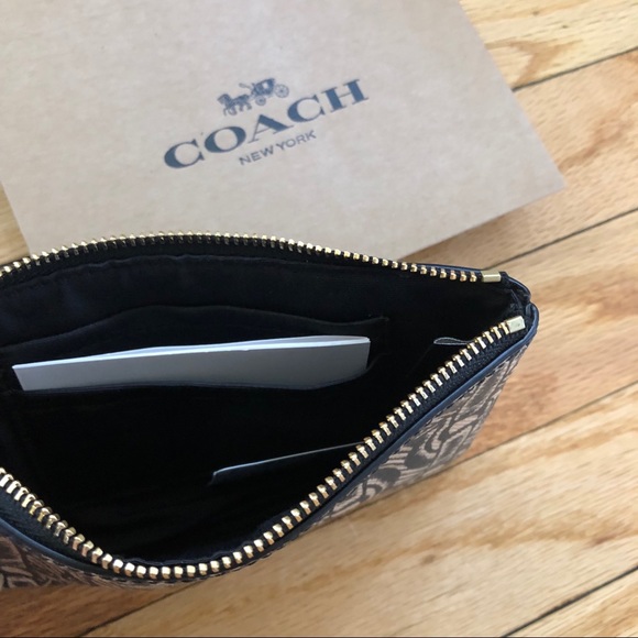 NWT 🚨FLASH SALE - Coach Wristlet - Picture 3 of 5
